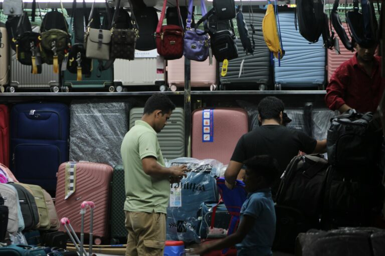 Kelionių dovanų idėjos: 50 originalių siurprizų keliautojams pagal biudžetą ir pomėgius